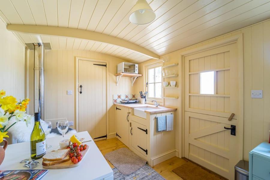 The Baytree Shepherds Hut Villa Stonehouse  Eksteriør billede